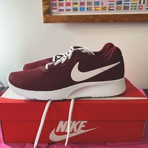 New in box ladies Nike Tanjun shoes.